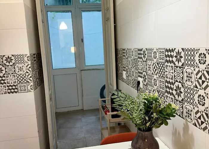 Apartment Warm & Welcoming T3 With Garden Lisbon