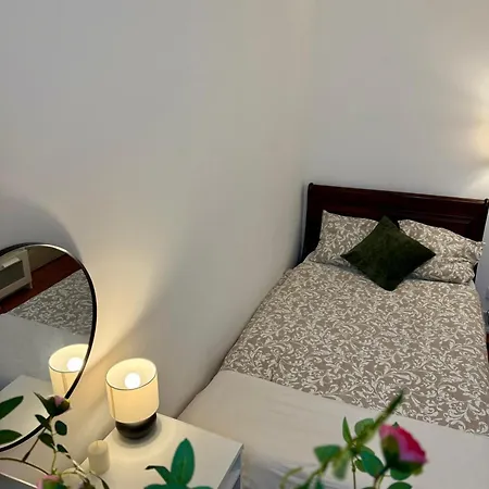 Warm & Welcoming T3 With Garden Апартаменти *