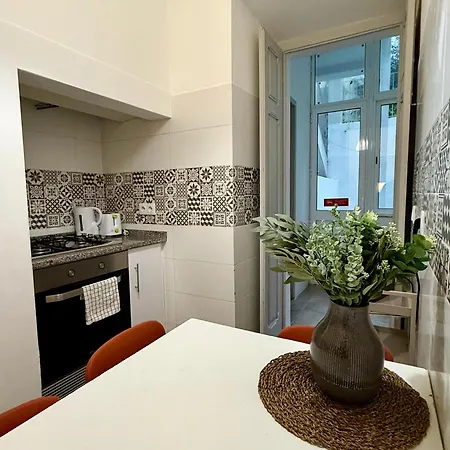 Warm & Welcoming T3 With Garden דירה *