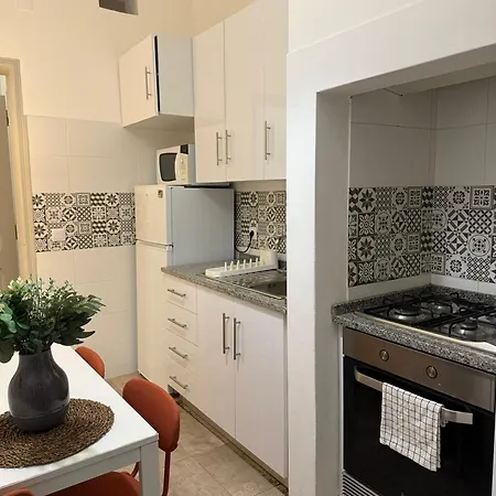 Warm & Welcoming T3 With Garden ליסבון