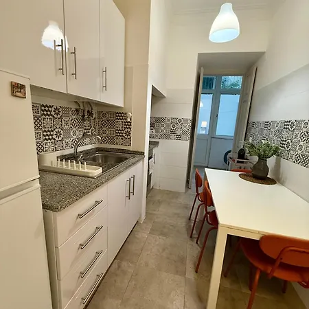 Warm & Welcoming T3 With Garden דירה ליסבון
