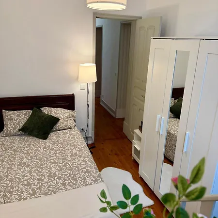 Warm & Welcoming T3 With Garden * Lisboa