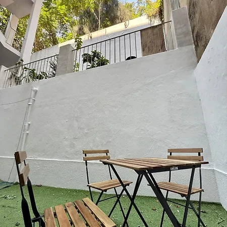 Warm & Welcoming T3 With Garden דירה *