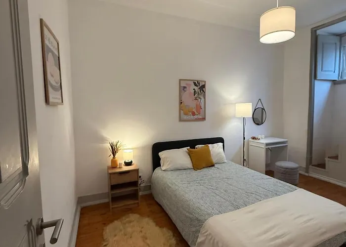 Warm & Welcoming T3 With Garden * Lisboa