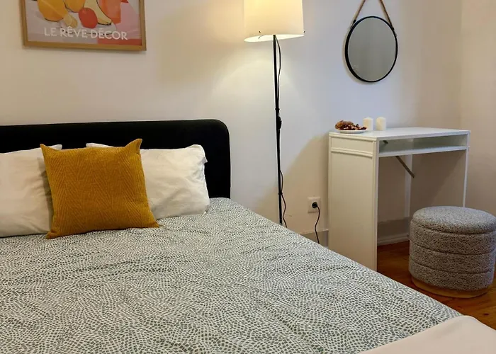 Warm & Welcoming T3 With Garden Апартаменти *