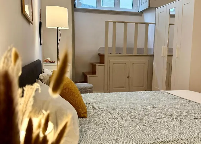 Апартаменти Warm & Welcoming T3 With Garden Лісабон