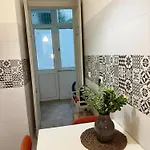 아파트 Warm & Welcoming T3 With Garden 리스본