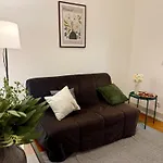 Warm & Welcoming T3 With Garden * 리스본